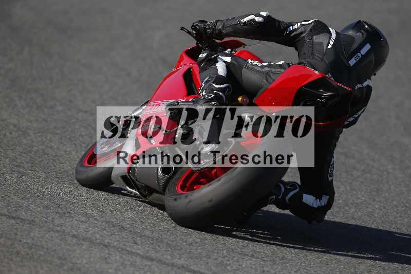 /Archiv-2024/02 29.01.-02.02.2024 Moto Center Thun Jerez/Gruppe gruen-green/backside